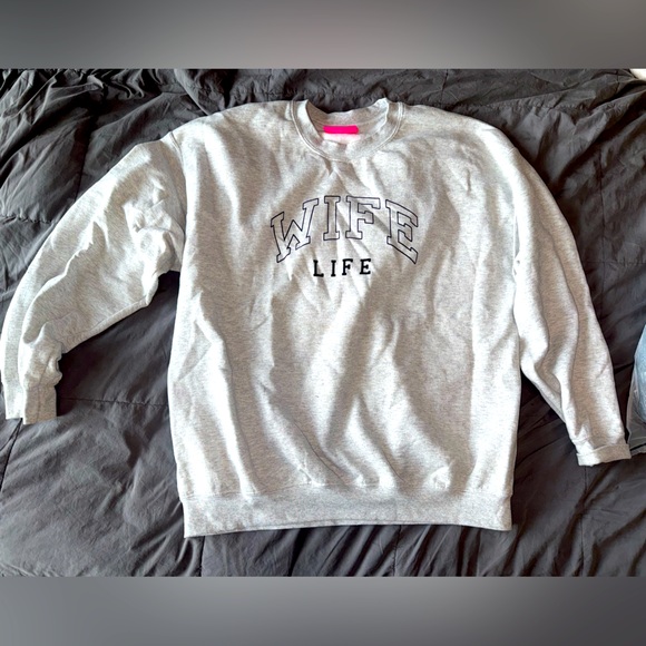 Women’s M/L Super Mrkt Grey “Wife Life” Crew Neck - Picture 1 of 3
